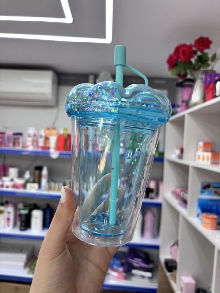 كاسة بلاستيكية ملونة مع شلمونة