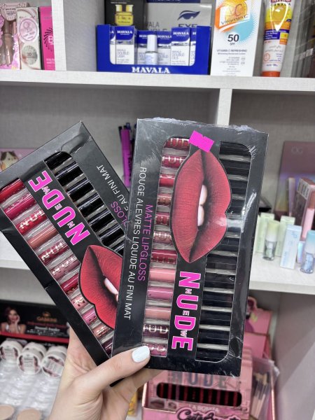 بكج احمر شفاه 💋✨