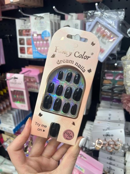 Fancy Color Dream Nails – الأناقة السوداء 🖤✨